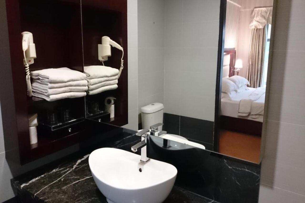 Pariss Hotel Johor Bahru Exterior photo