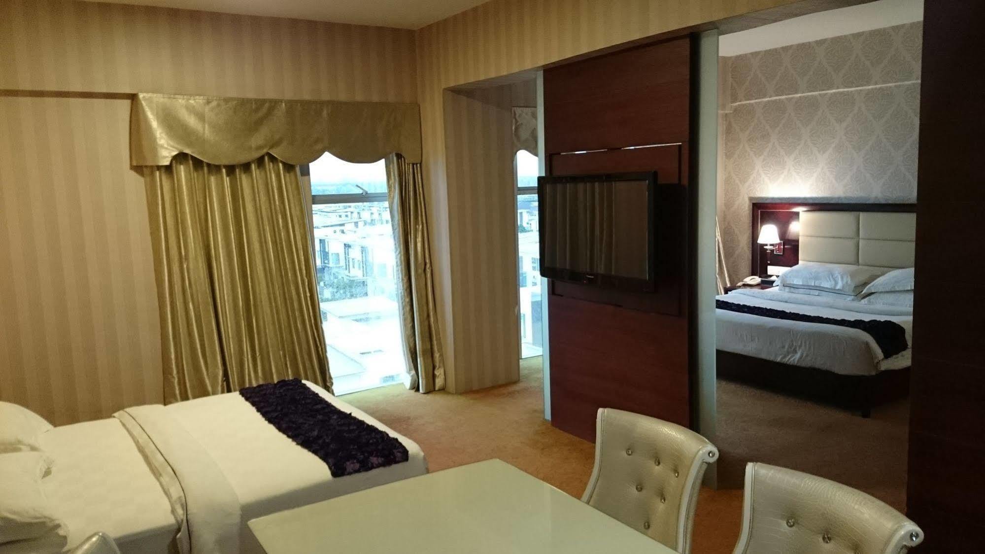 Pariss Hotel Johor Bahru Exterior photo