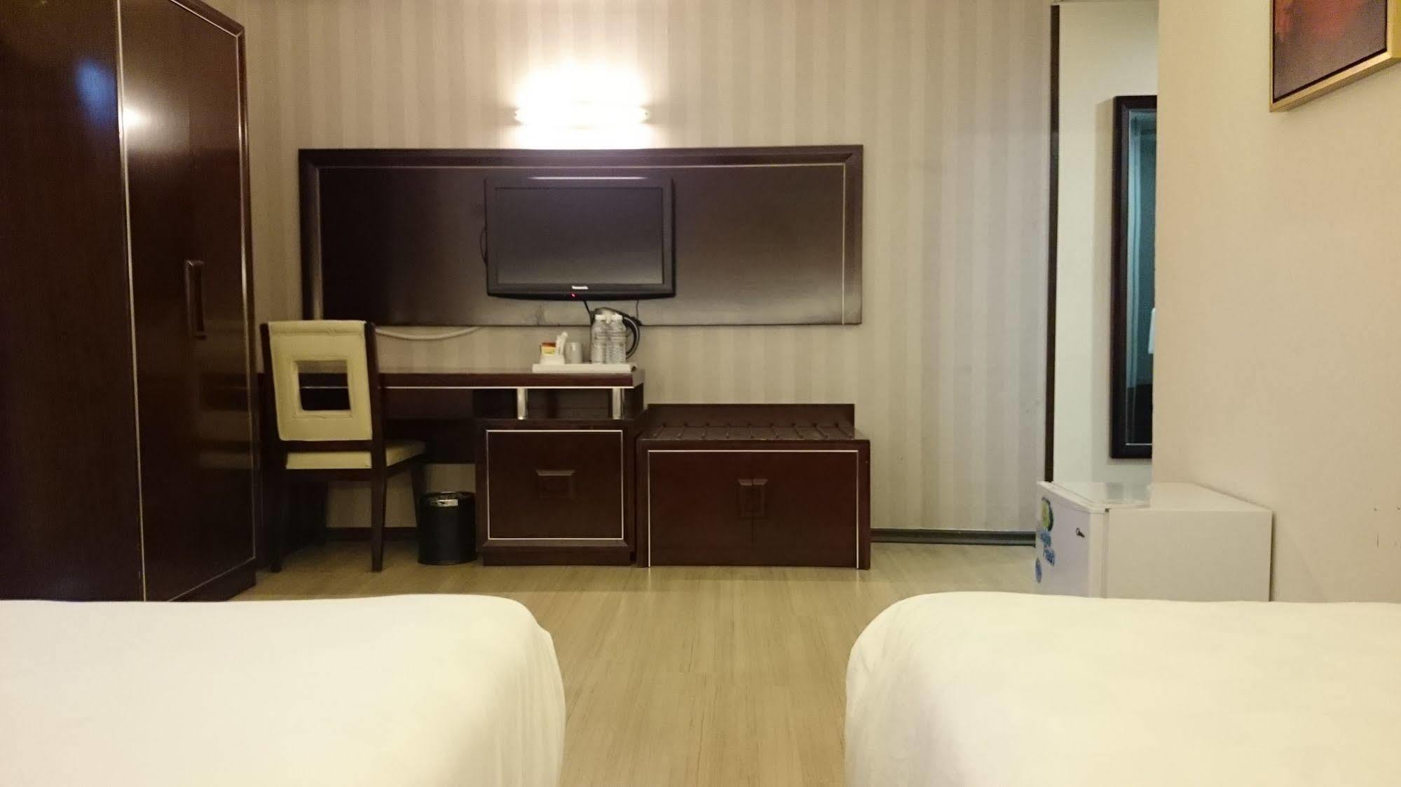 Pariss Hotel Johor Bahru Exterior photo
