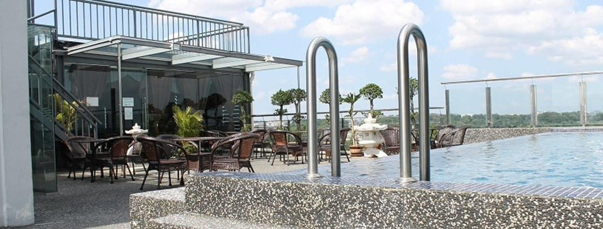 Pariss Hotel Johor Bahru Exterior photo