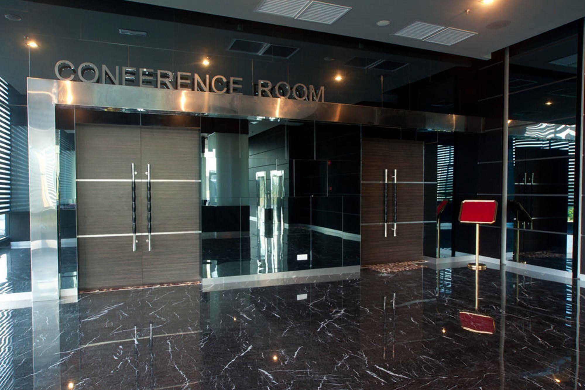 Pariss Hotel Johor Bahru Exterior photo